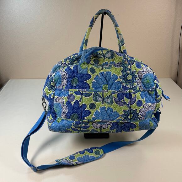 Vera Bradley Handbags - Vera Bradley Iconic Grand Weekender Travel Bag Doodle Daisy quilted pattern EUC